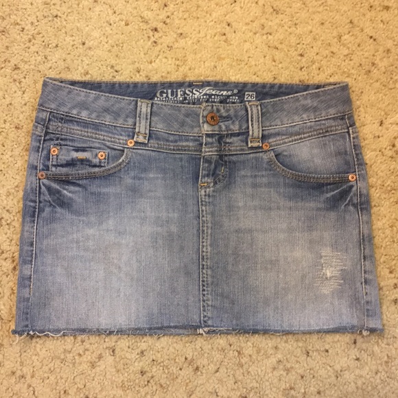 💙Like new Jean skirt by Guess💙 - Picture 4 of 8